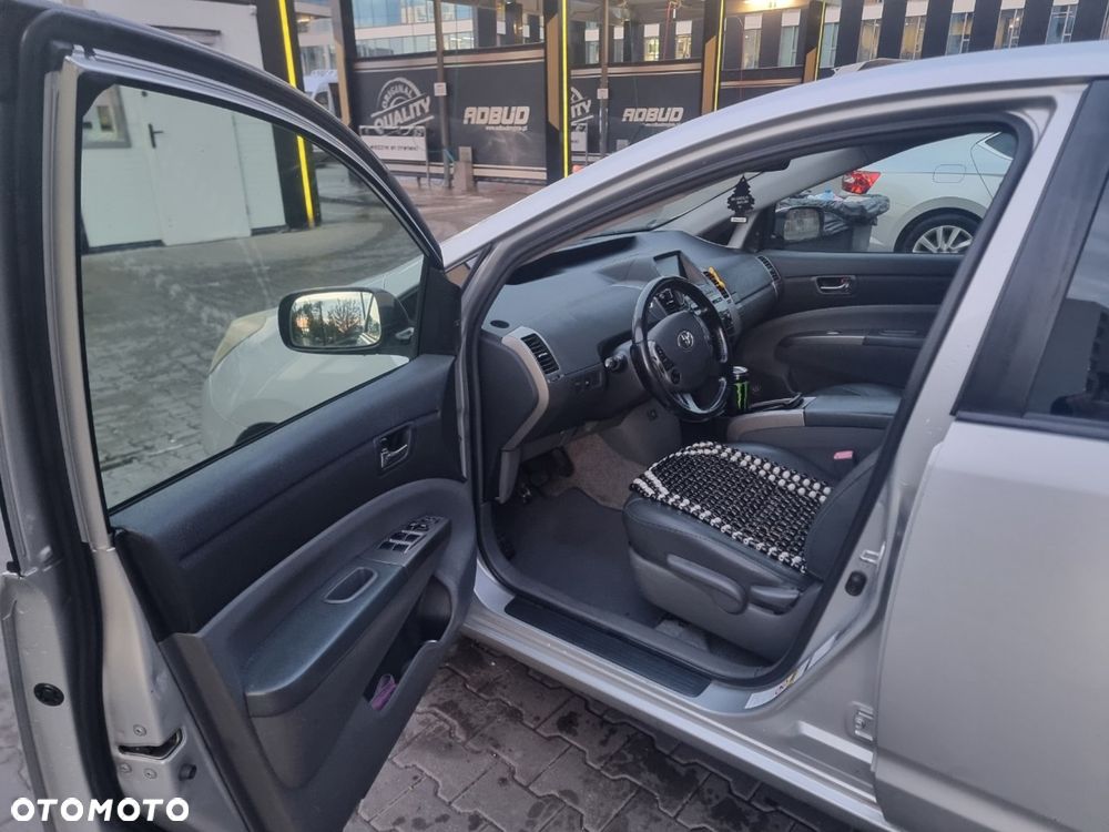 Toyota Prius - 4