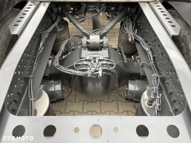 Mercedes-Benz Actros - 10