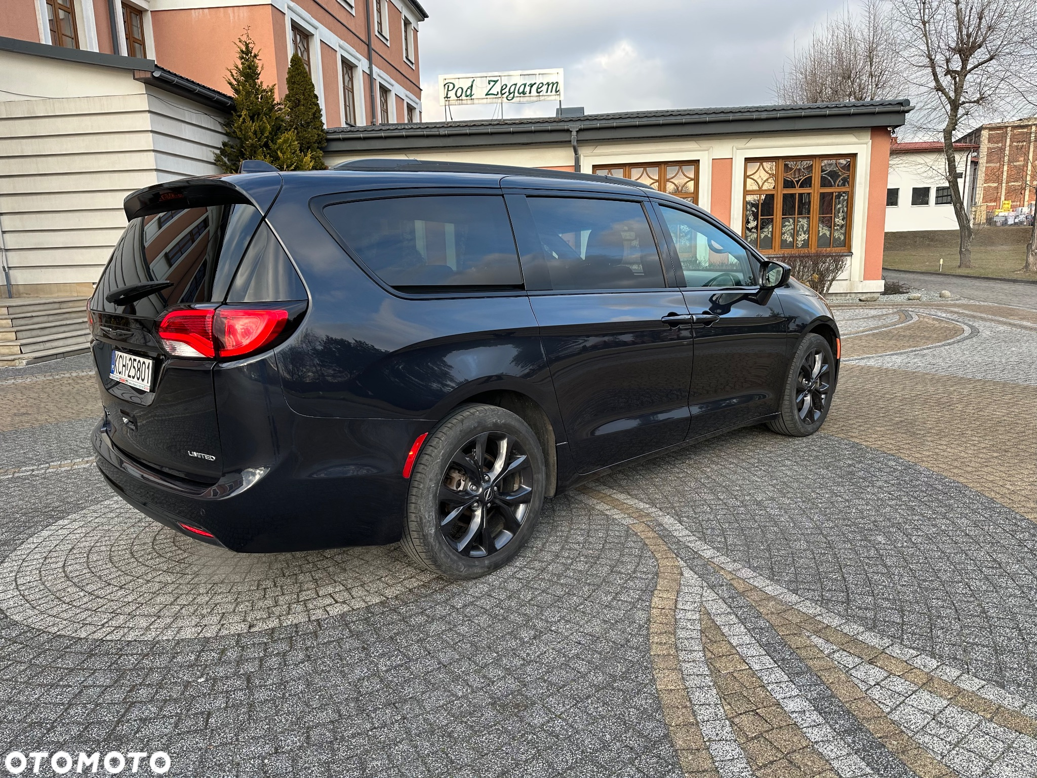 Chrysler Pacifica - 4