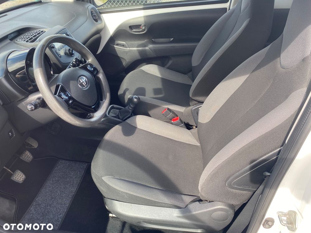 Toyota Aygo x - 27
