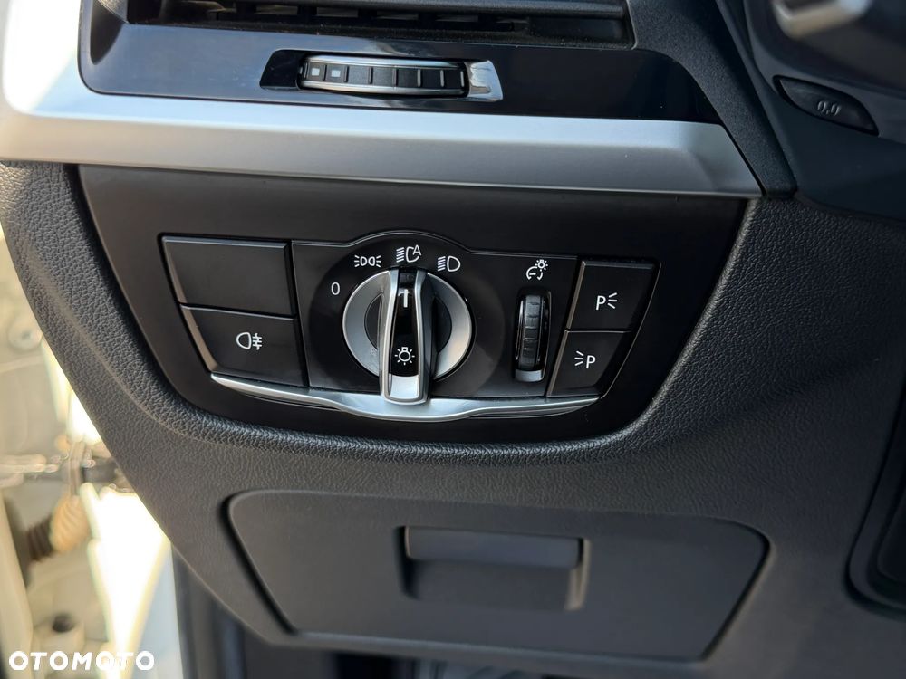 BMW X3 xDrive20d MHEV Advantage - 28