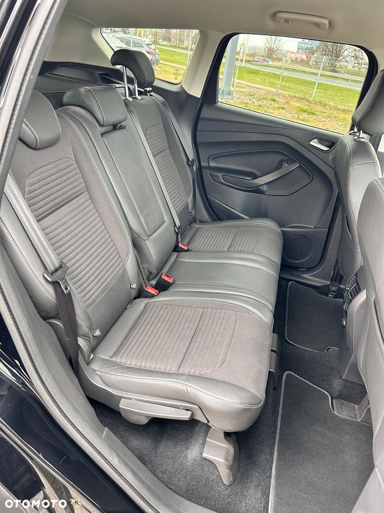 Ford Kuga 1.5 EcoBoost 2x4 ST-Line - 38