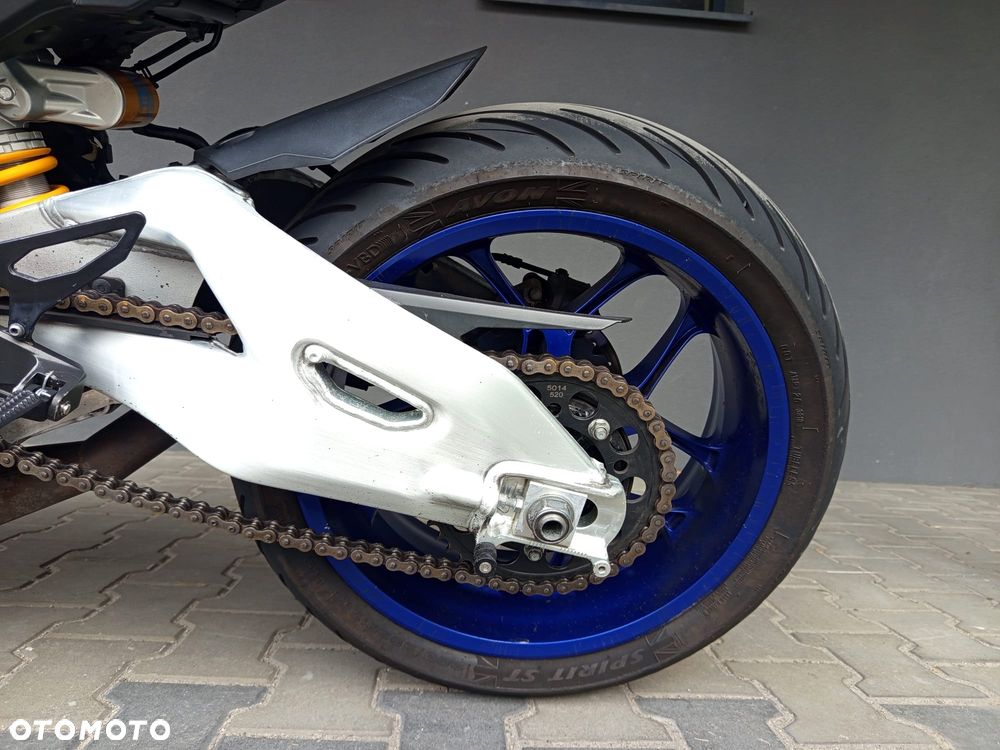 Yamaha R1 - 20