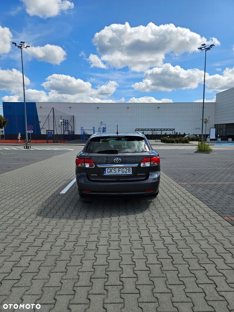 Toyota Avensis 1.8 Active - 6