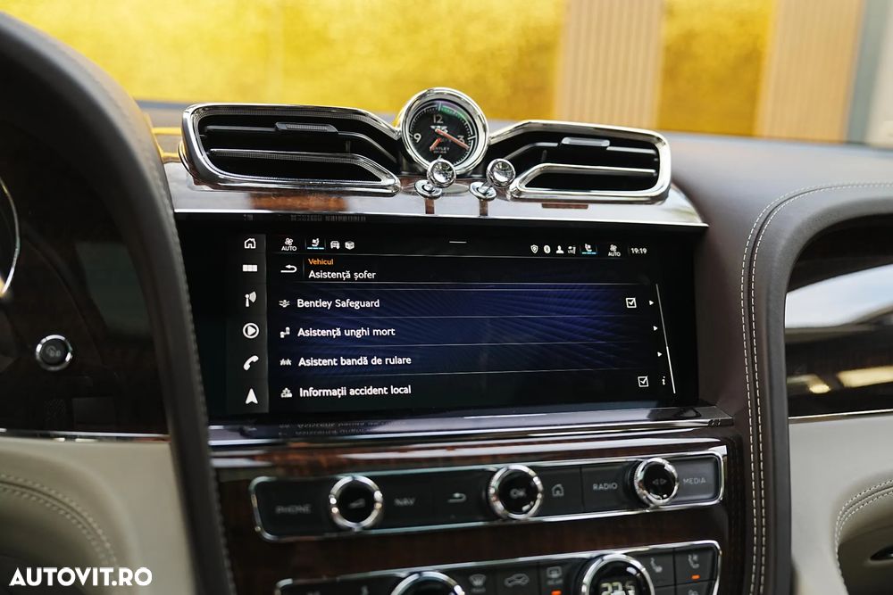 Bentley Bentayga - 31