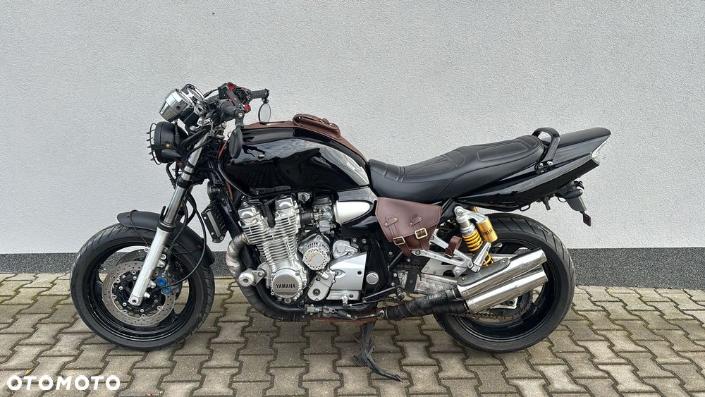 Yamaha XJR - 11