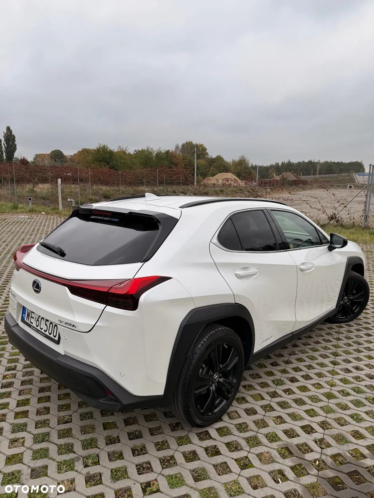 Lexus UX - 4