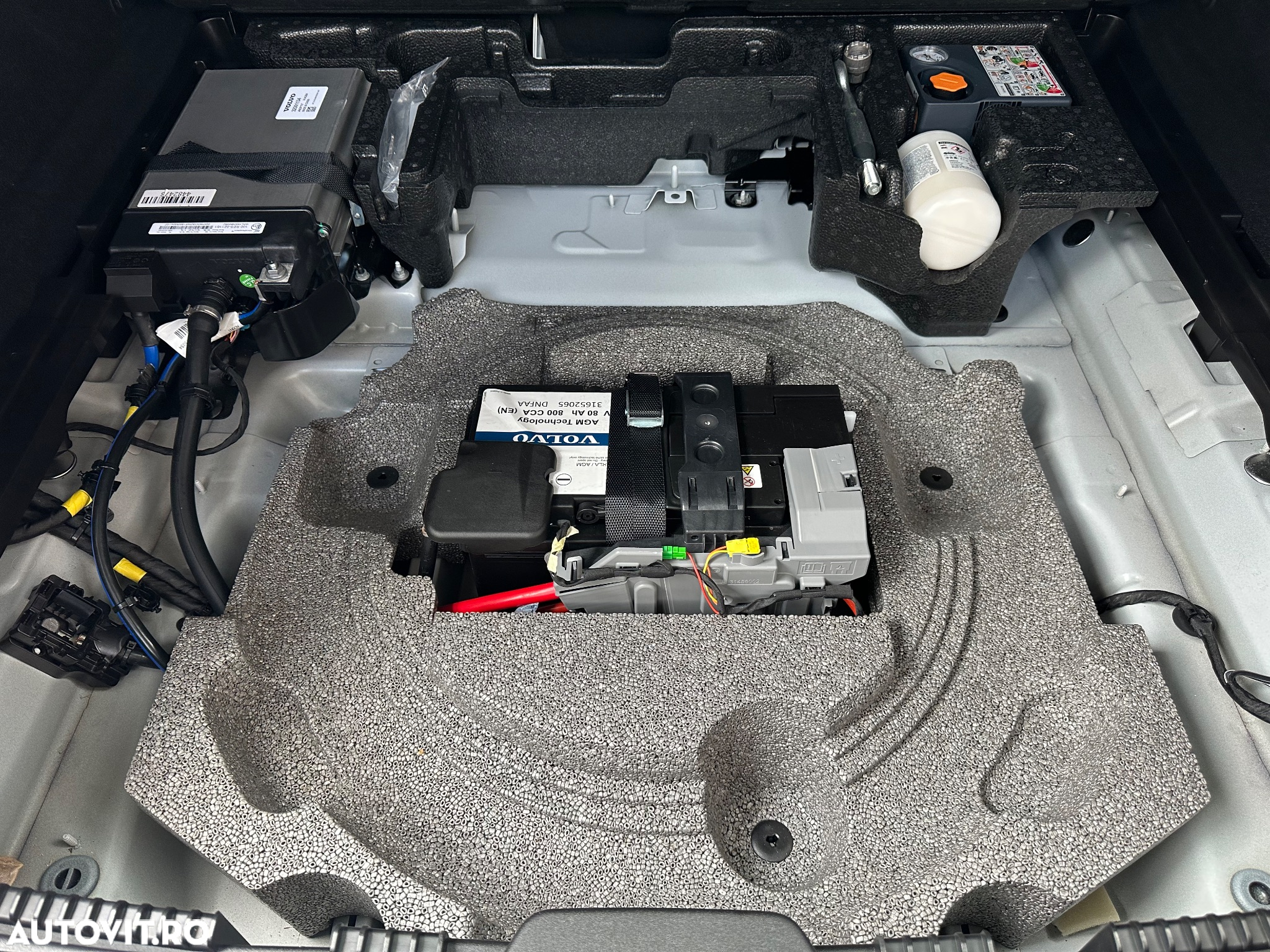 Volvo XC 60 B4 MHEV AT8 FWD Momentum Pro - 27