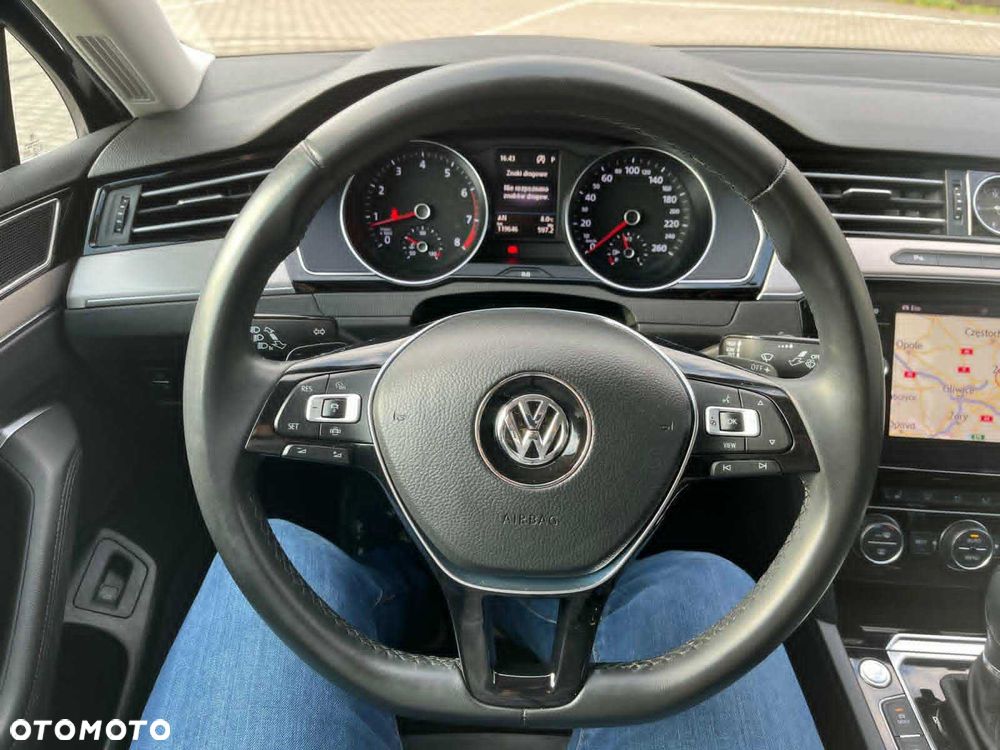 Volkswagen Passat - 8