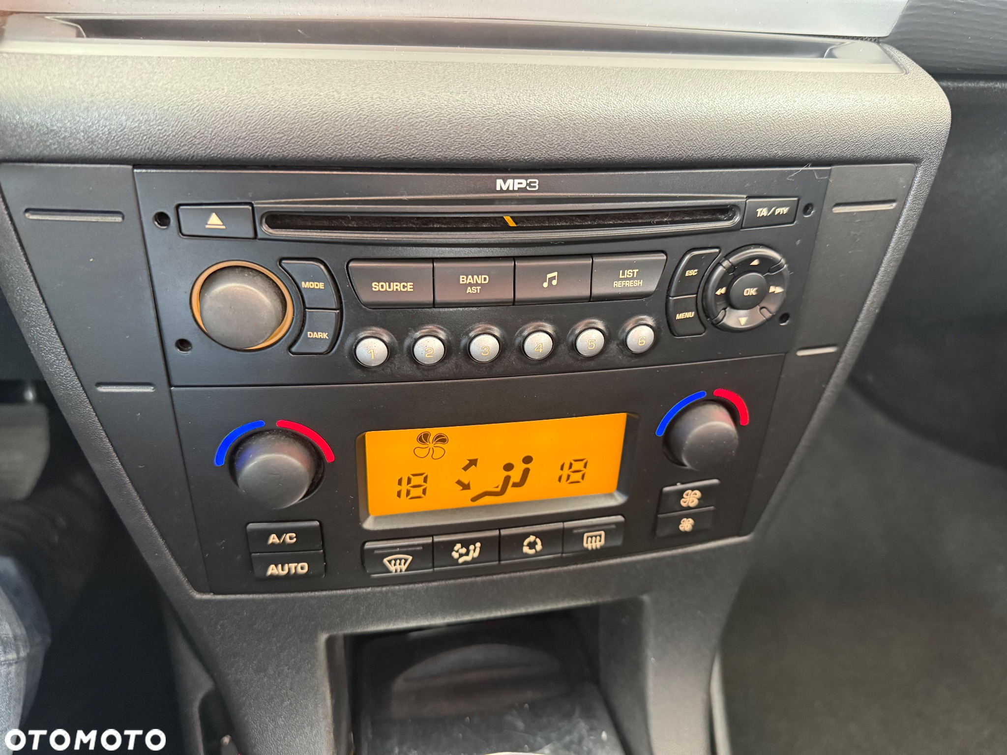 Citroën C4 1.4 16V Impress - 16