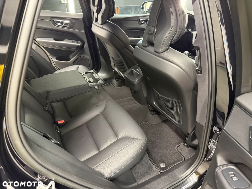 Volvo XC 60 B4 D AWD Geartronic Momentum Pro - 37