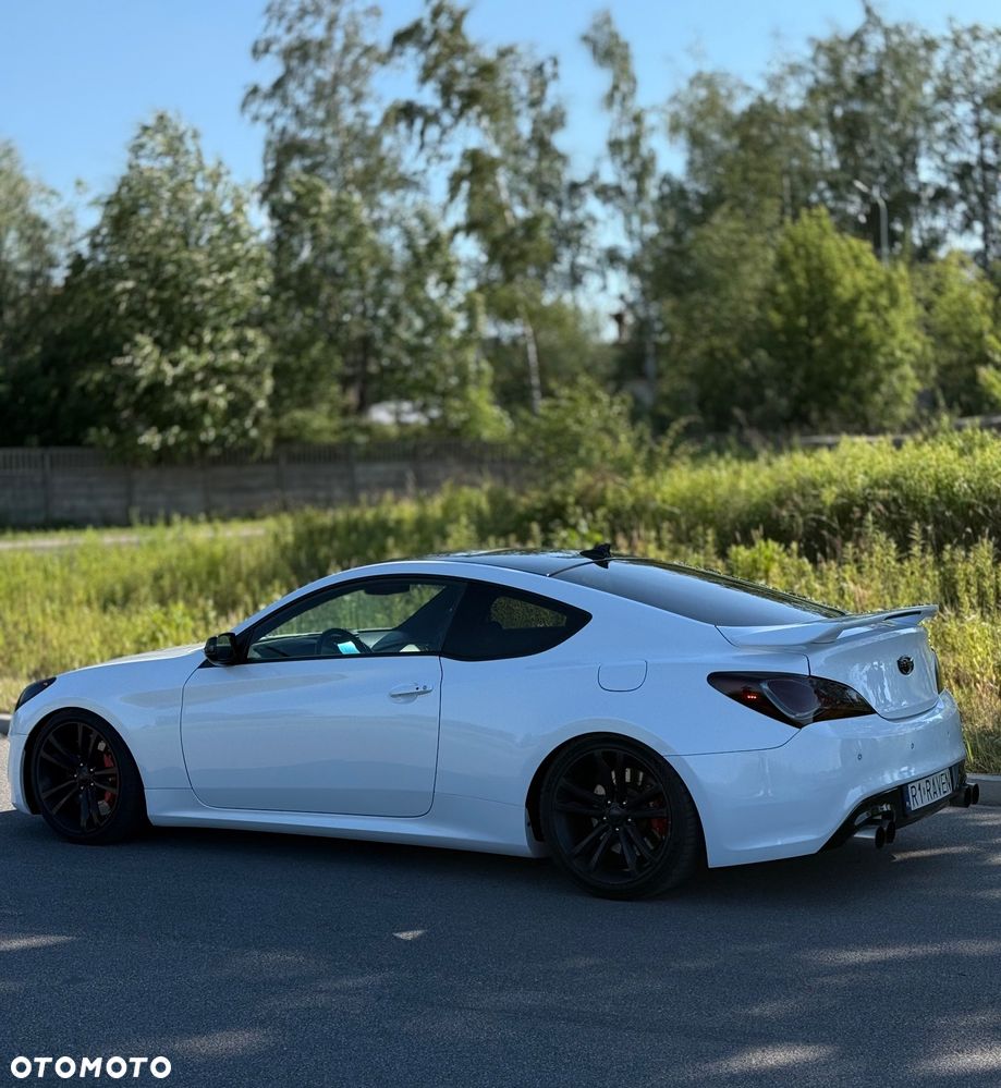 Hyundai Genesis Coupe 3.8 V6 Executive - 6