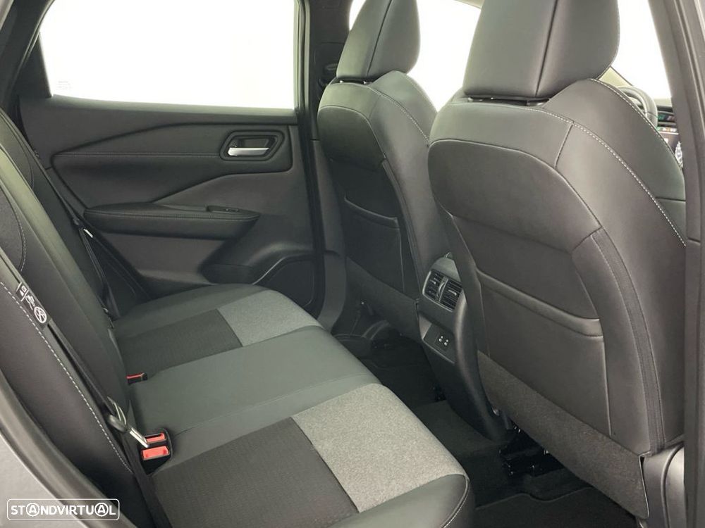 Nissan Qashqai 1.3 DIG-T Advance Xtronic - 25
