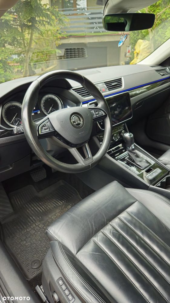 Skoda Superb 2.0 TDI L&K DSG - 35