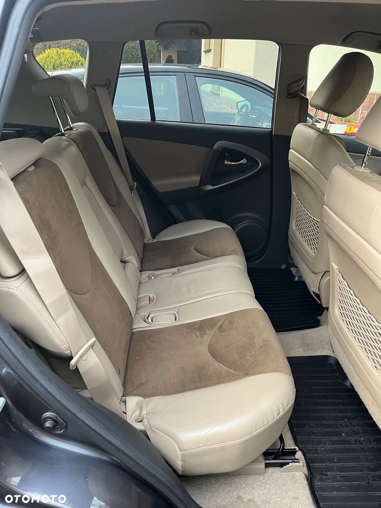 Toyota RAV4 - 11