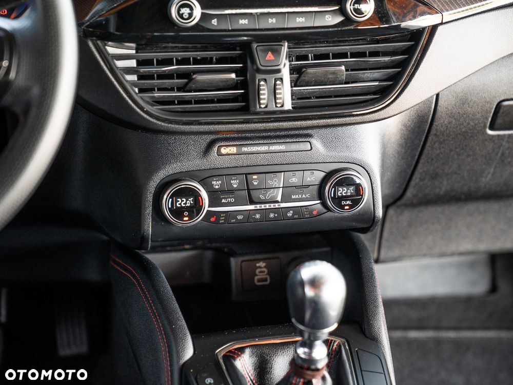 Ford Kuga 1.5 EcoBoost ST-LINE X - 36