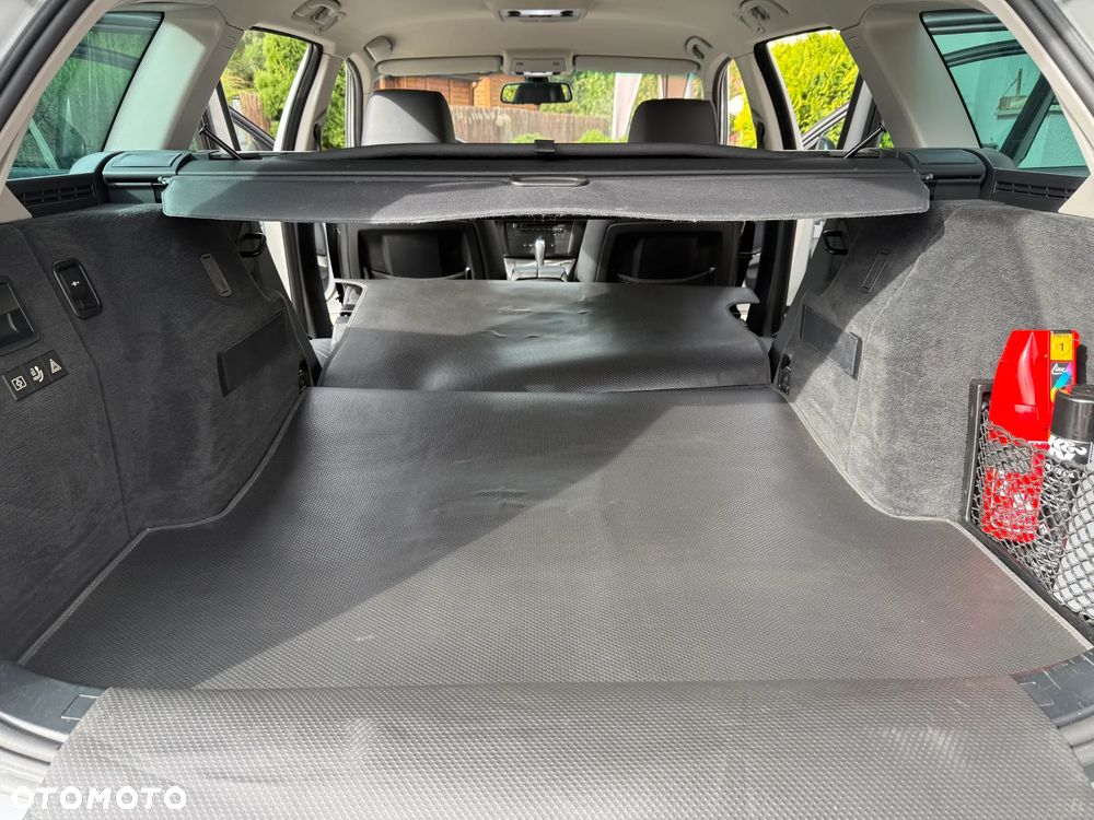BMW Seria 3 325xi Touring - 18