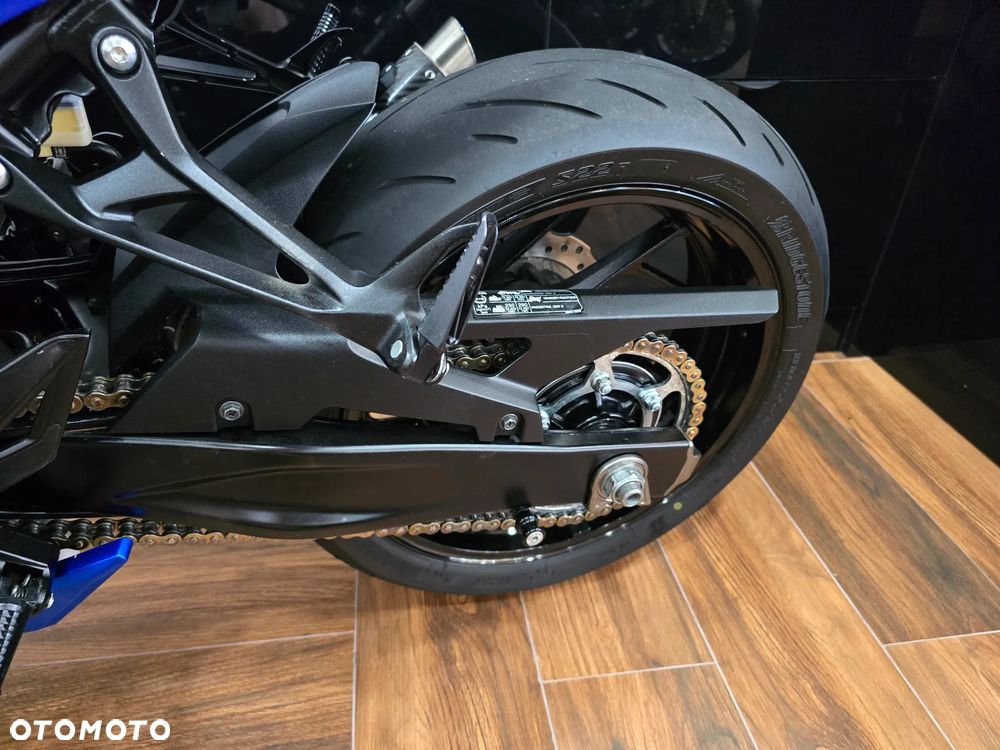 Suzuki GSX - 27
