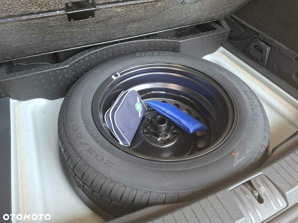 Volkswagen Touran - 27