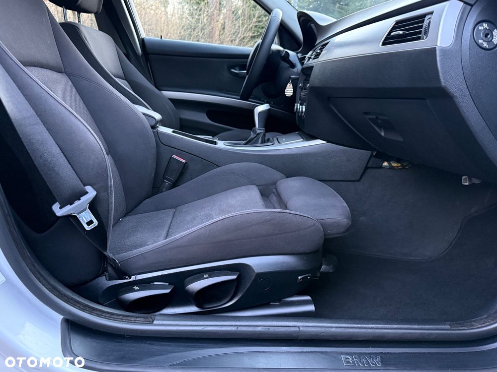 BMW Seria 3 318d DPF Edition Sport - 17