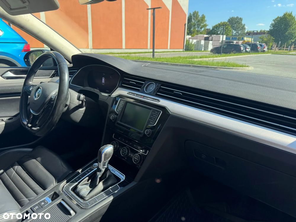 Volkswagen Passat - 8