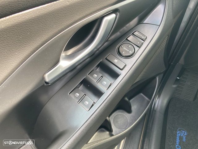 Hyundai i30 1.6 CRDI 48V-Hybrid DCT N-Line - 34