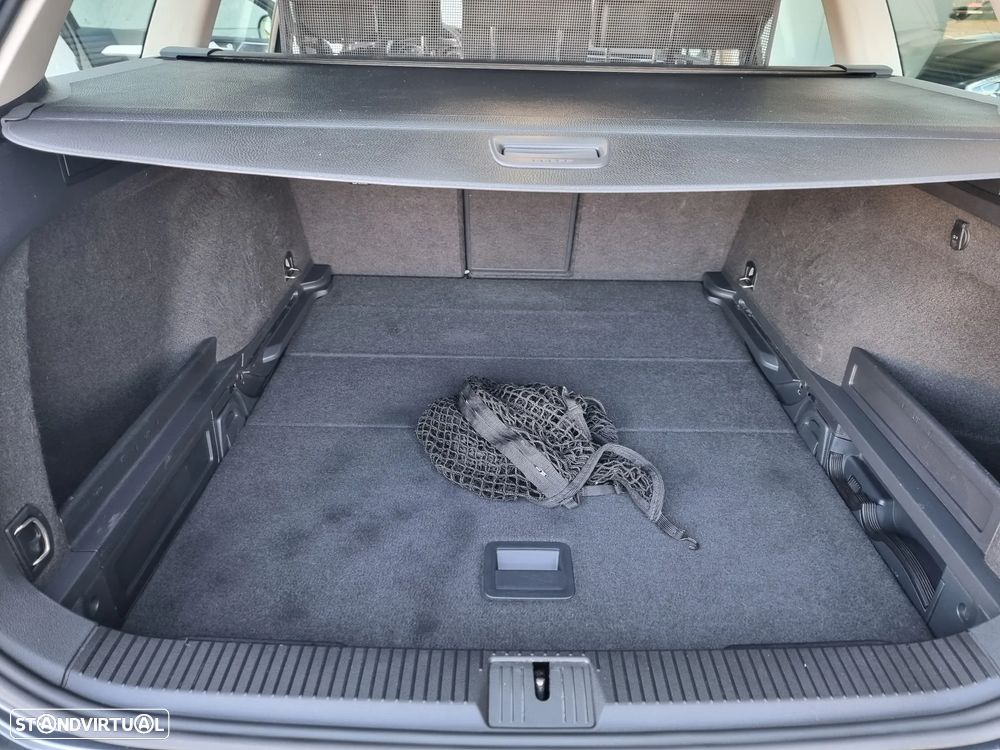 VW Passat Variant 2.0 TDI Confortline - 32