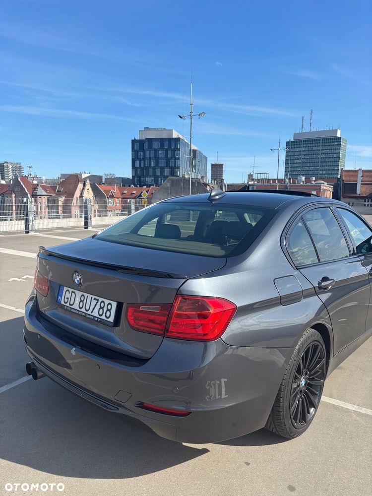 BMW Seria 3 328i Luxury Line - 19