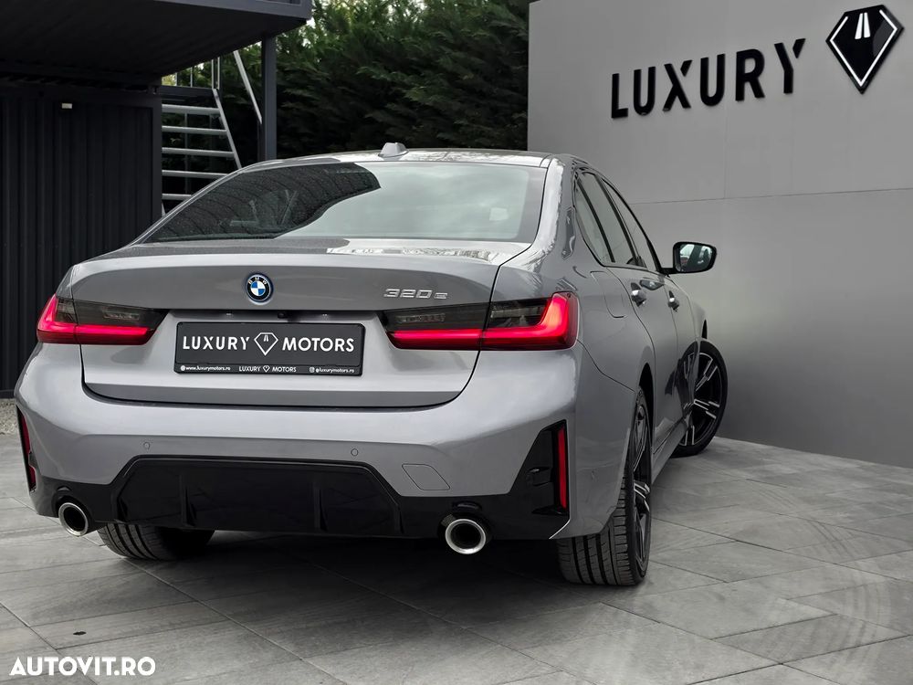 BMW Seria 3 320e Aut. M Sport - 32