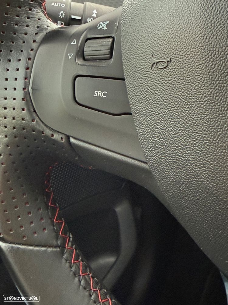 Peugeot 2008 1.2 PureTech GT Line - 21