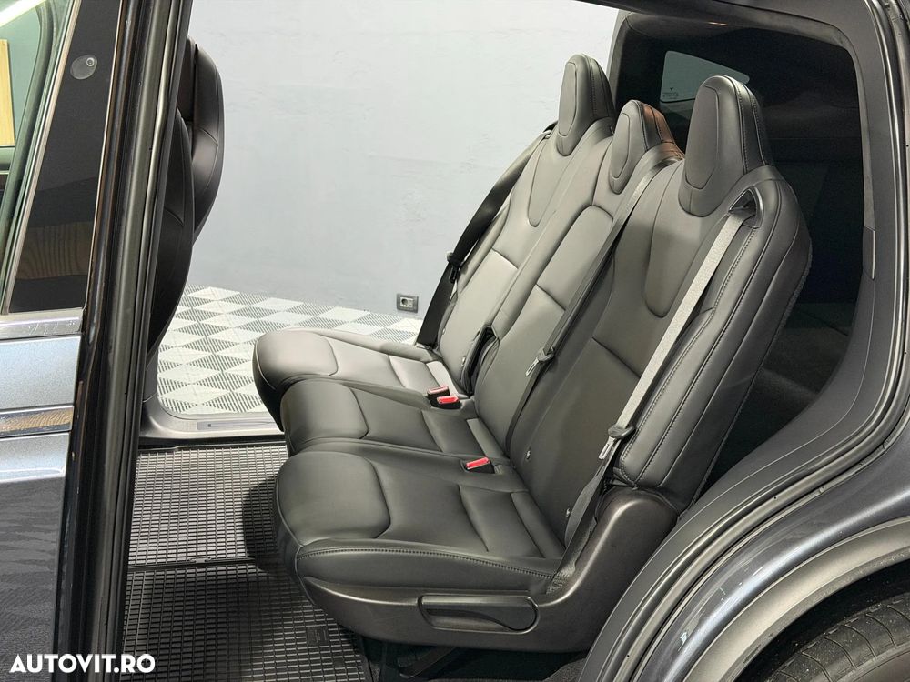 Tesla Model X - 20