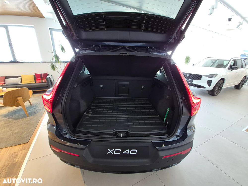 Volvo XC 40 B3 AT FWD MHEV Plus Dark - 30