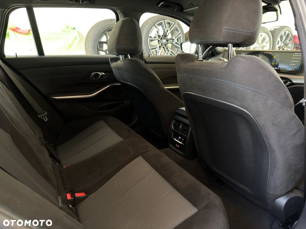 BMW Seria 3 330i xDrive M Sport - 14