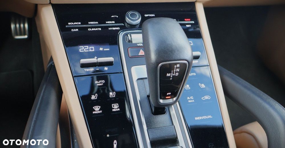 Porsche Cayenne - 25