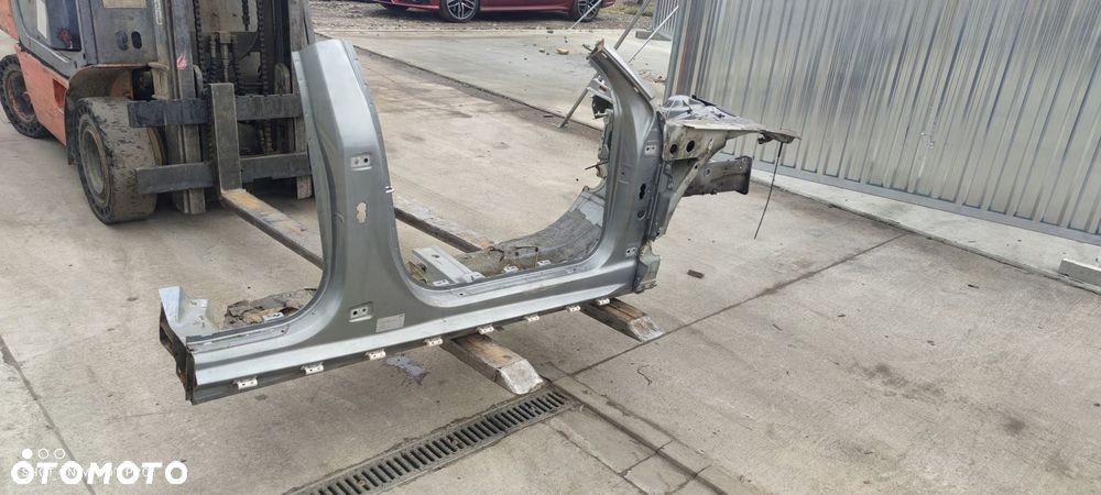 ĆWIARTKA PRÓG BOK FARTUCH PRAWA STRONA AUDI A6 C7 - 2
