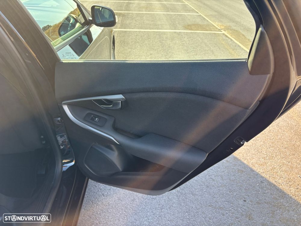 Volvo V40 2.0 D2 R-Design Momentum - 24