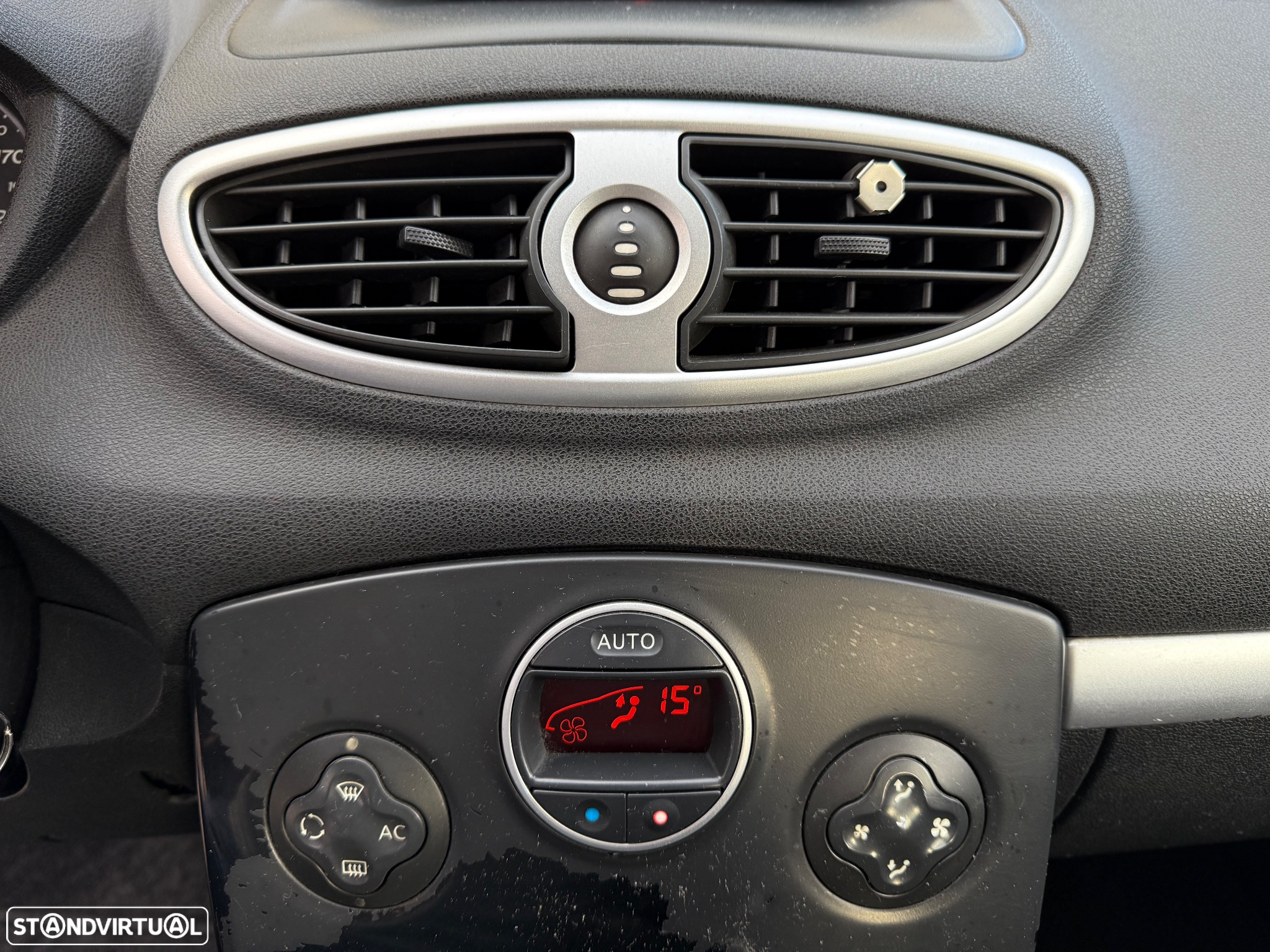 Renault Clio 1.2 Pack Authentique - 26
