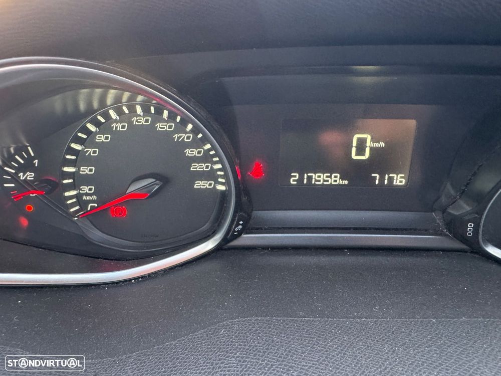 Peugeot 308 2015 photo 2