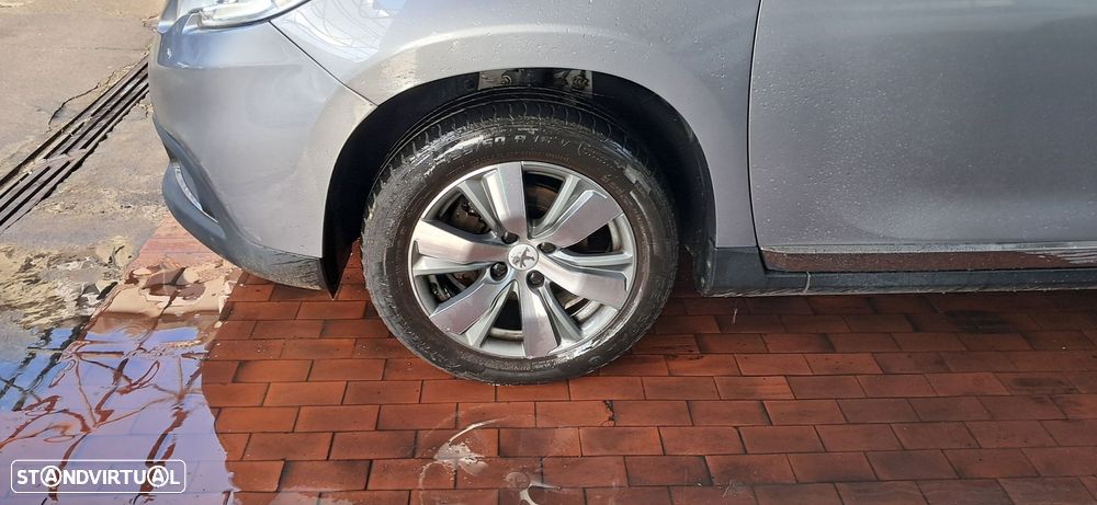 Peugeot 2008 1.2 PureTech Allure - 2