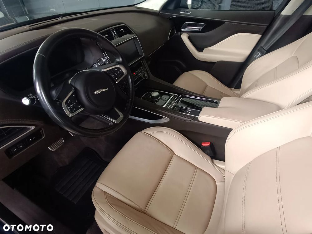 Jaguar F-Pace 2.0 i4D AWD Prestige - 30
