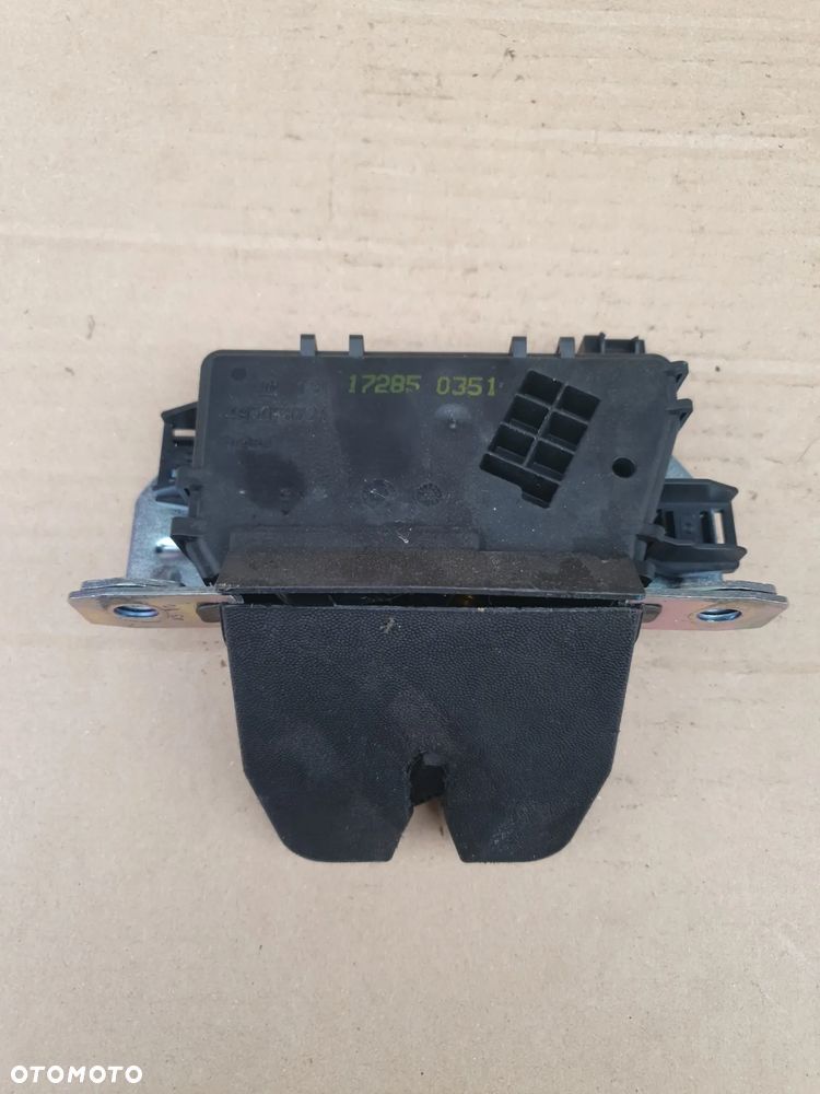 } ZAMEK KLAPY TYŁ OPEL ASTRA H ZAFIRA B Nr 495058724 - 2