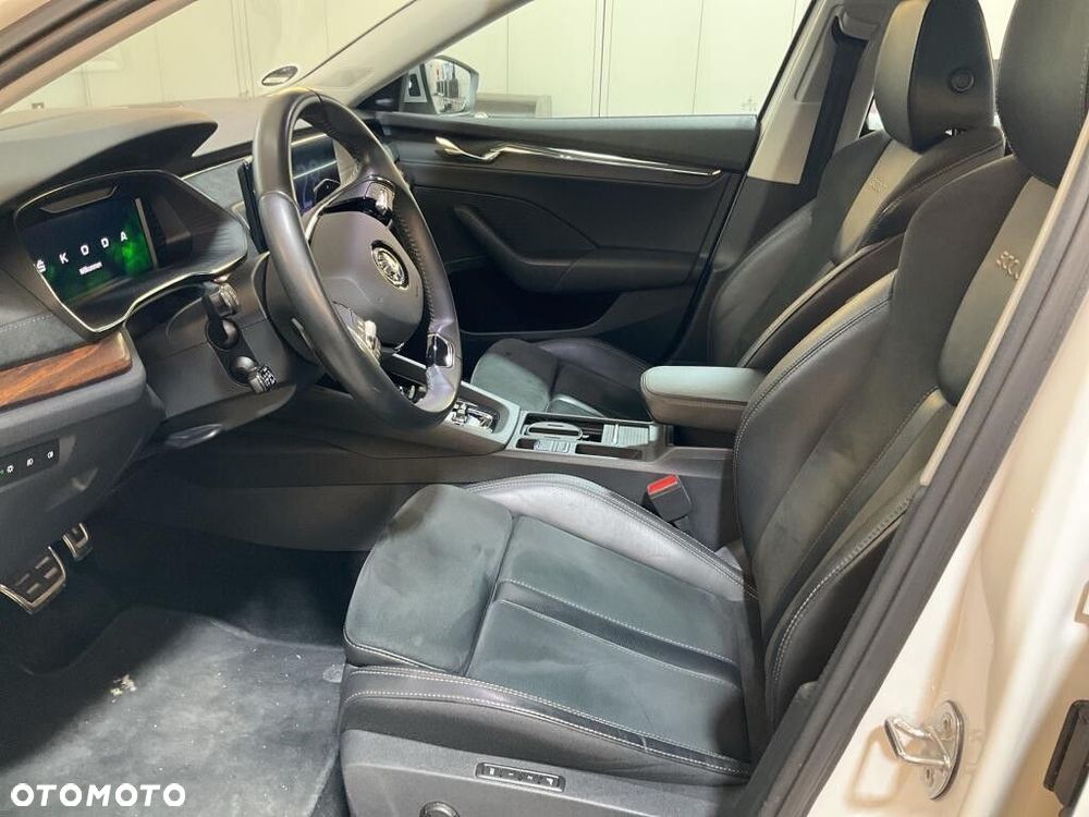 Skoda Octavia 2.0 TDI 4x4 Scout DSG - 10