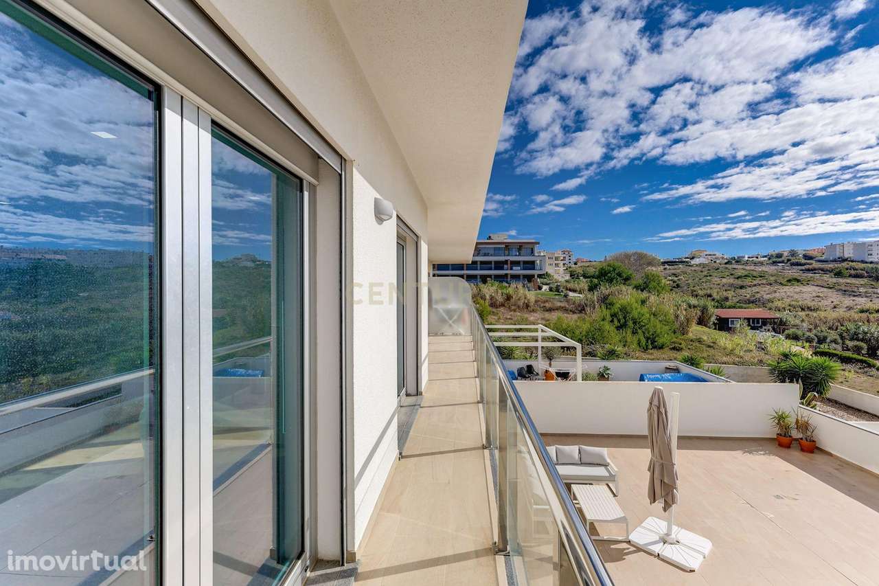 T2 A ESTREAR, COM VARANDA E GARAGEM, EM CONDOMÍNIO COM PISCINA - Grande imagem: 3/39