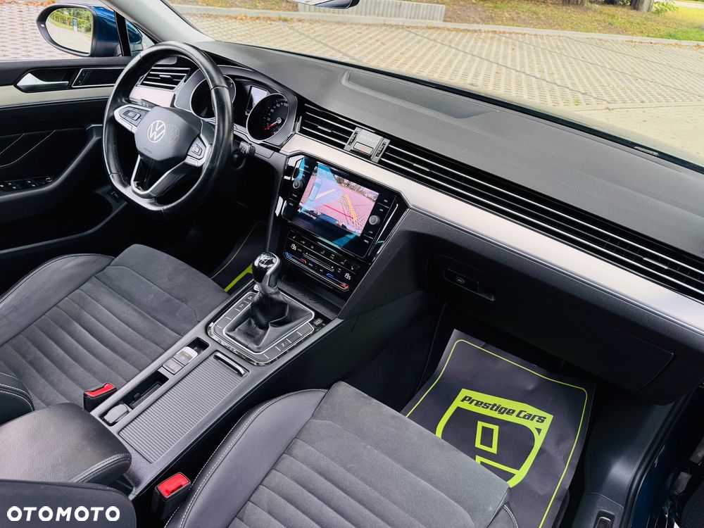 Volkswagen Passat 2.0 TDI SCR Highline - 32