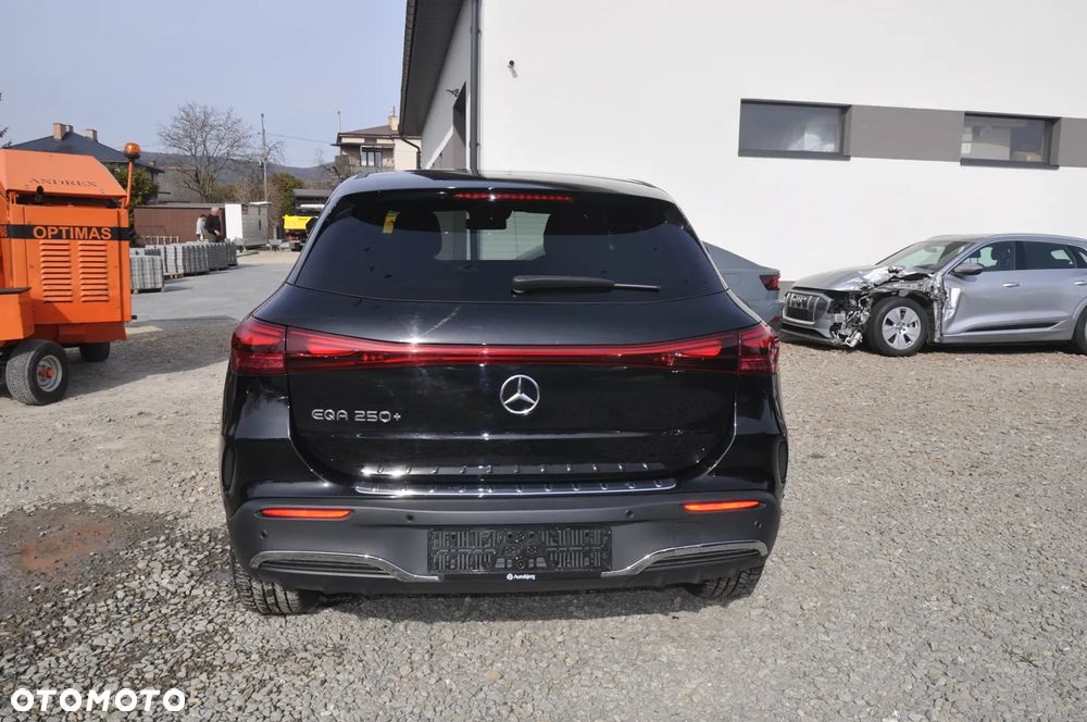Mercedes-Benz EQA 250+ AMG Line - 12