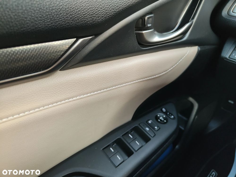 Honda Civic 1.6 i-DTEC Executive Black Edition - 24