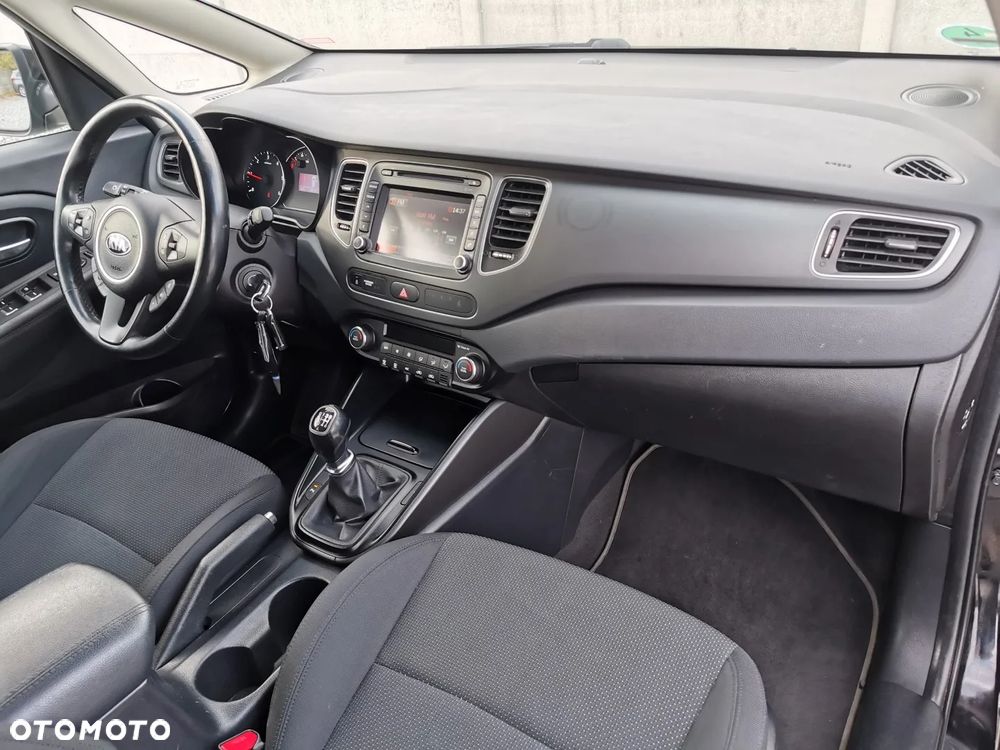 Kia Carens - 8