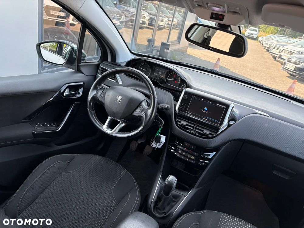Peugeot 208 1.2 PureTech Style - 24