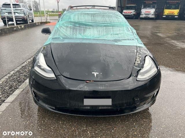 Tesla Model 3 - 5