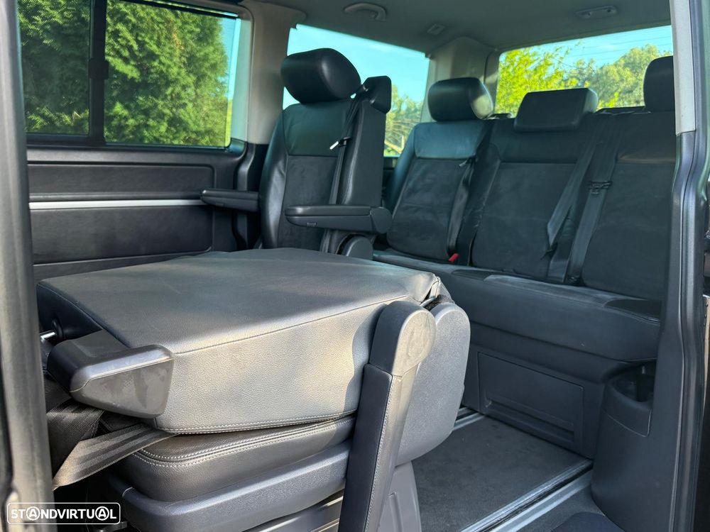 VW Multivan 2.0 TDi 180 Highline BlueMotion - 24